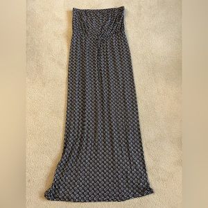 Old Navy black/grey/white pattern long strapless tube dress.